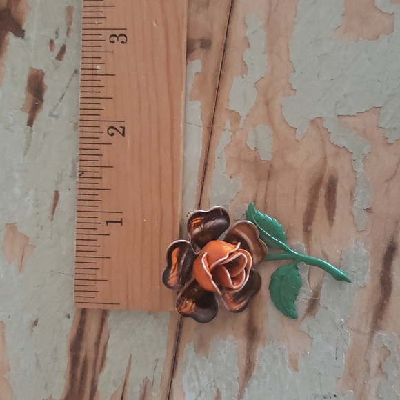 Vintage Flower Pin - Picture 4 of 5